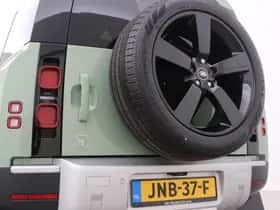 Land Rover Defender (2024) thumbnail 54