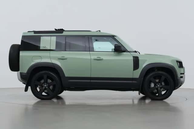 Land Rover Defender (2024) thumbnail 10