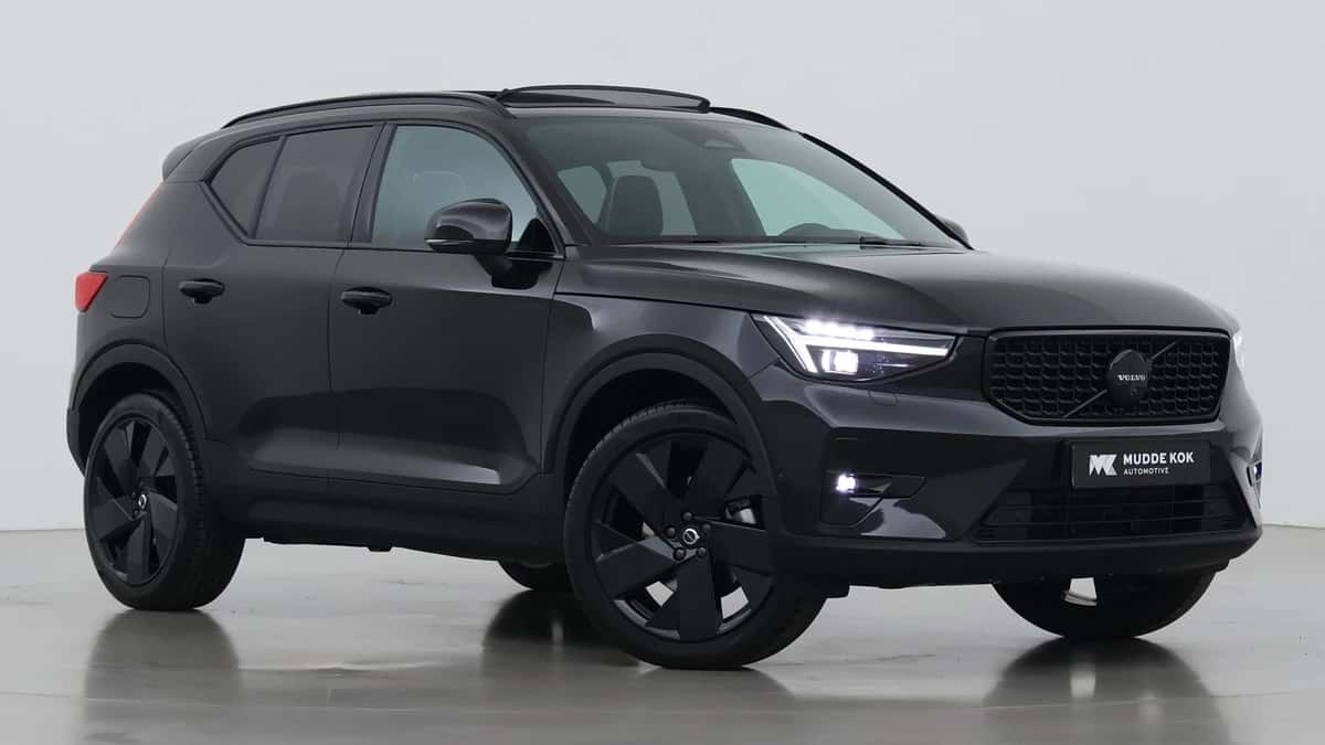Volvo XC40 (2025) — foto 1