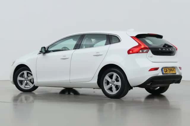 Volvo V40 (2014) thumbnail 2