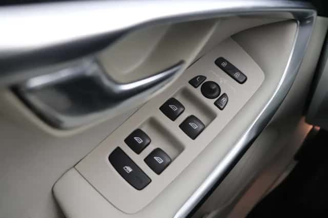 Volvo V40 (2014) thumbnail 17