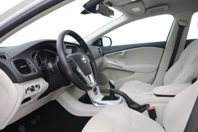 Volvo V40 (2014) thumbnail 3