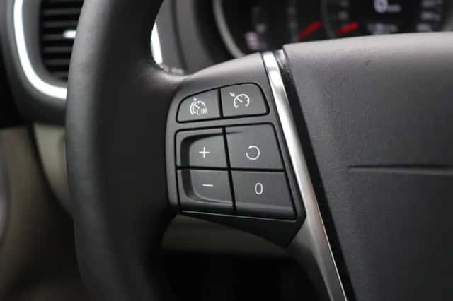 Volvo V40 (2014) thumbnail 23