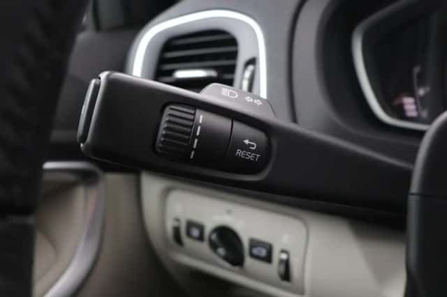 Volvo V40 (2014) thumbnail 24