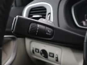 Volvo V40 (2014) thumbnail 24