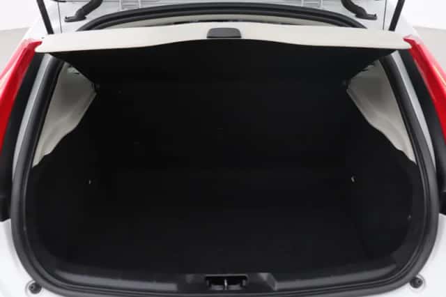 Volvo V40 (2014) thumbnail 30