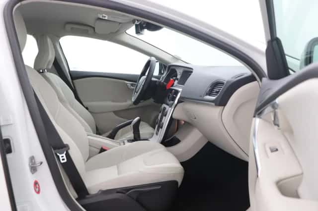 Volvo V40 (2014) thumbnail 5