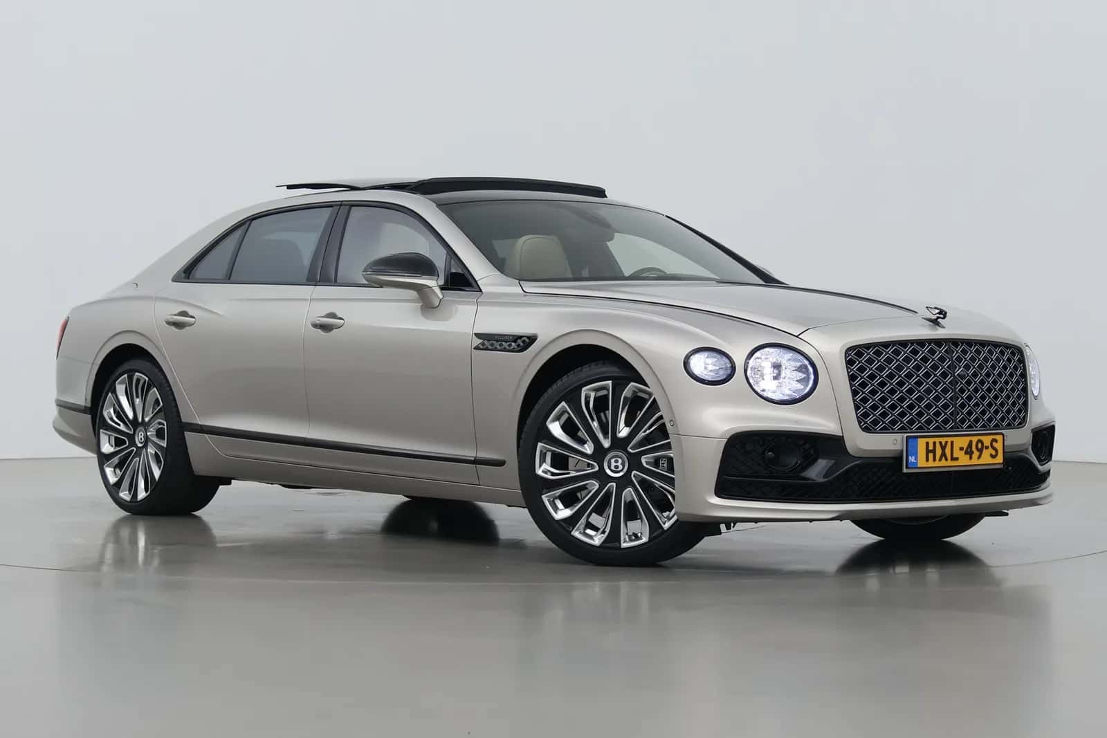 Bentley Flying Spur (2024) — foto 1