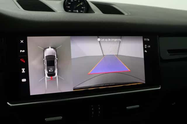 Porsche Cayenne (2022) thumbnail 31