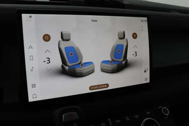 Land Rover Defender (2024) thumbnail 14