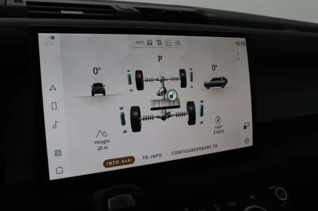 Land Rover Defender (2024) thumbnail 30
