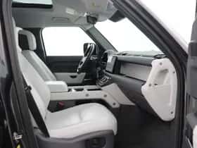 Land Rover Defender (2024) thumbnail 5