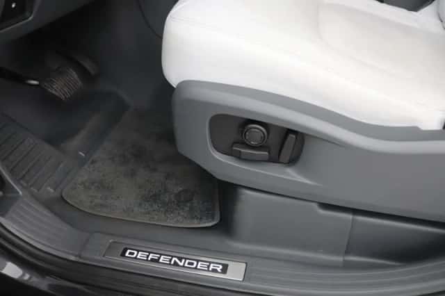 Land Rover Defender (2024) thumbnail 57