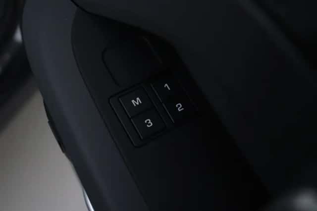 Land Rover Defender (2024) thumbnail 58