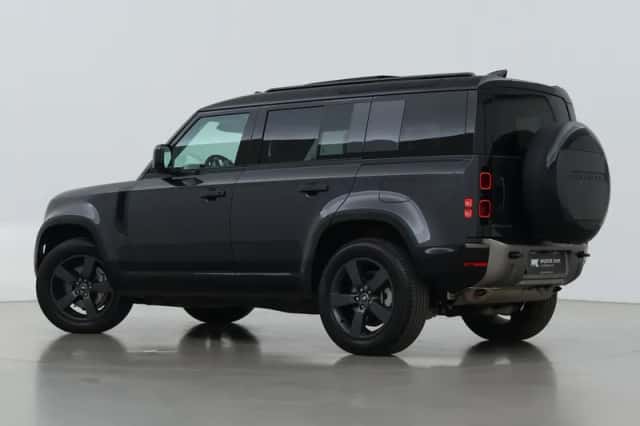 Land Rover Defender (2024) thumbnail 2