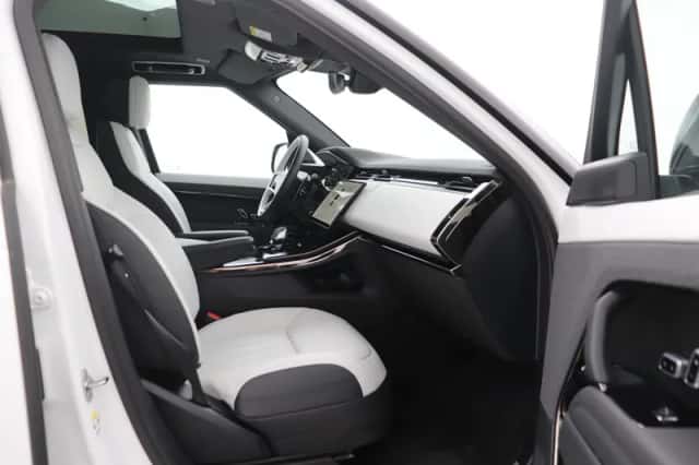 Land Rover Range Rover Sport (2025) thumbnail 5