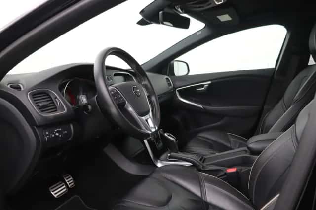Volvo V40 (2020) thumbnail 3