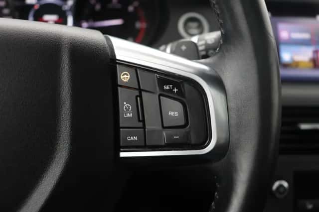 Land Rover Discovery Sport (2018) thumbnail 34