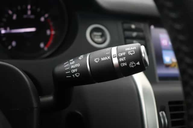 Land Rover Discovery Sport (2018) thumbnail 36