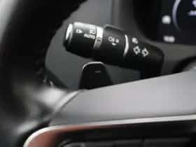 Jaguar XE (2017) thumbnail 37