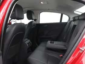 Jaguar XE (2017) thumbnail 41