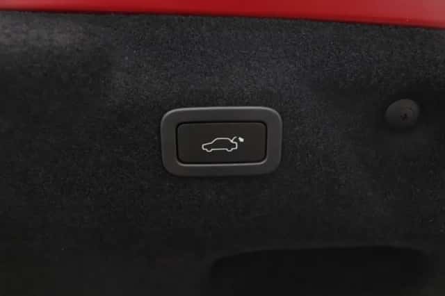 Jaguar XE (2017) thumbnail 45