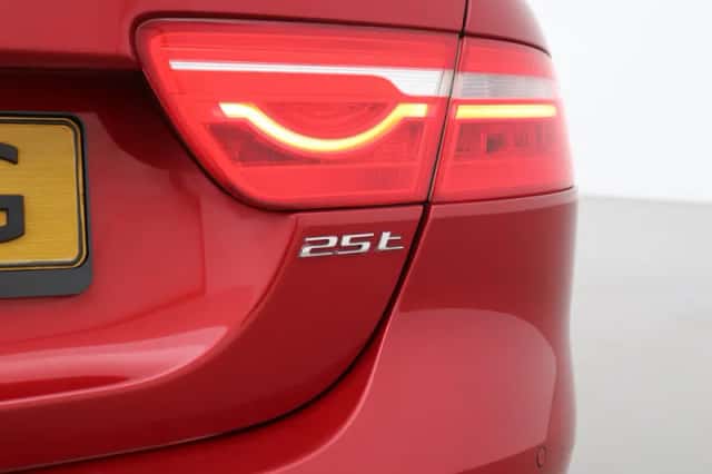 Jaguar XE (2017) thumbnail 49