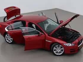 Jaguar XE (2017) thumbnail 6