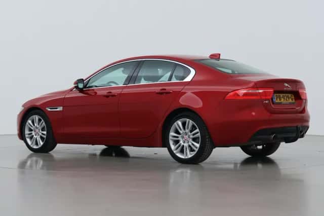 Jaguar XE (2017) thumbnail 53