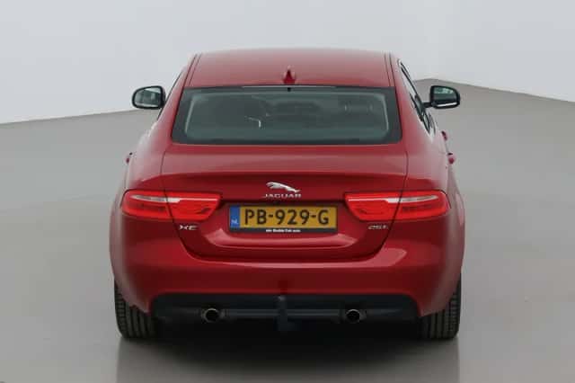 Jaguar XE (2017) thumbnail 9