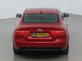 Jaguar XE (2017) thumbnail 9