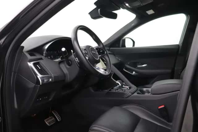 Jaguar E-Pace (2023) thumbnail 3