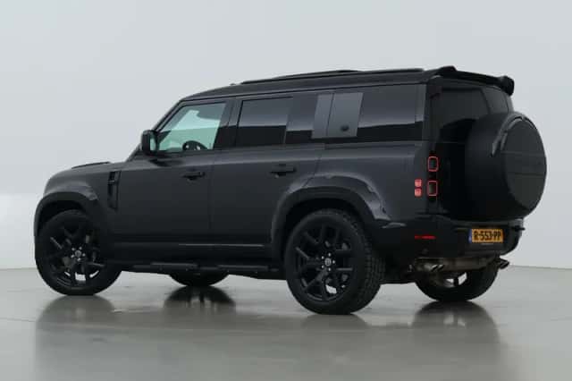 Land Rover Defender (2022) thumbnail 2