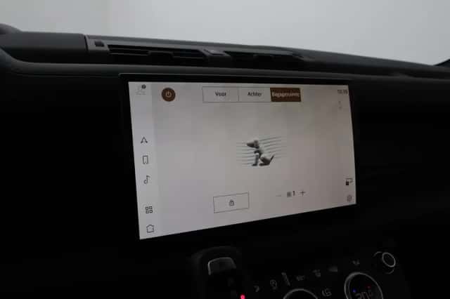 Land Rover Defender (2022) thumbnail 30
