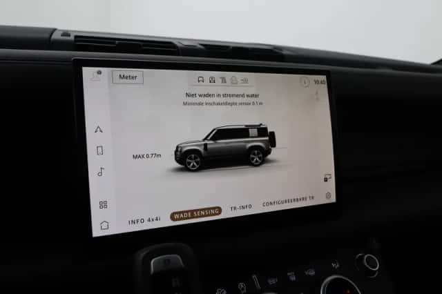 Land Rover Defender (2022) thumbnail 33