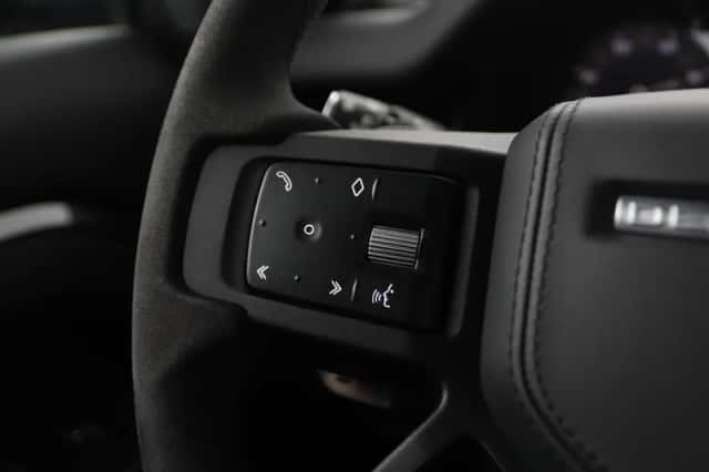 Land Rover Defender (2022) thumbnail 38