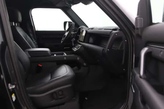 Land Rover Defender (2022) thumbnail 5