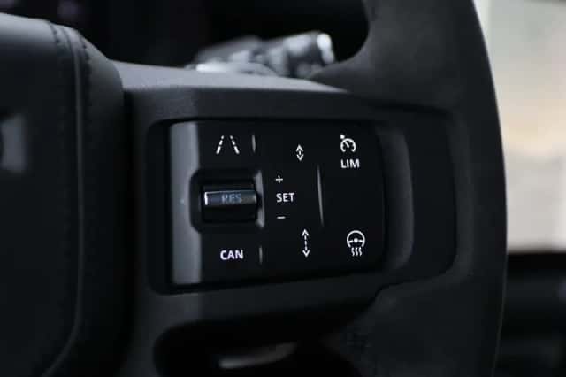 Land Rover Defender (2022) thumbnail 41