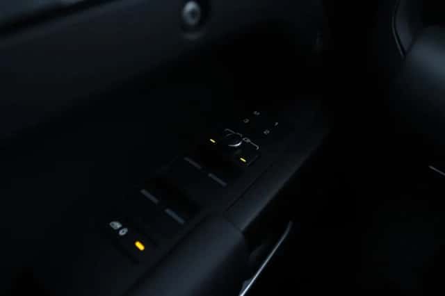 Land Rover Defender (2022) thumbnail 46