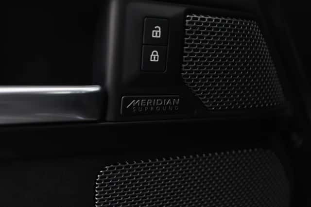Land Rover Defender (2022) thumbnail 49