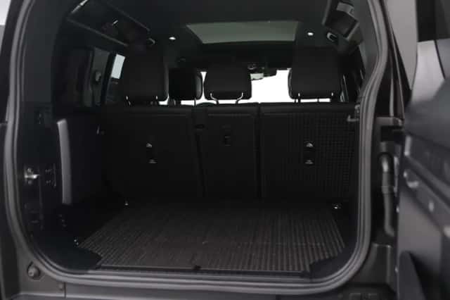 Land Rover Defender (2022) thumbnail 55