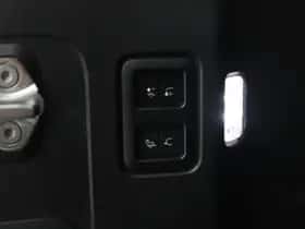 Land Rover Defender (2022) thumbnail 56