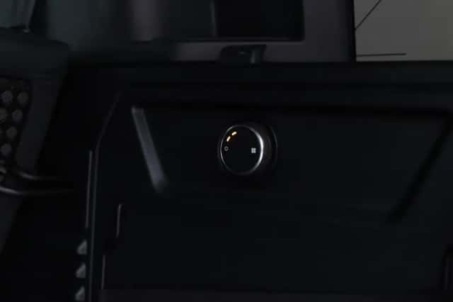 Land Rover Defender (2022) thumbnail 57