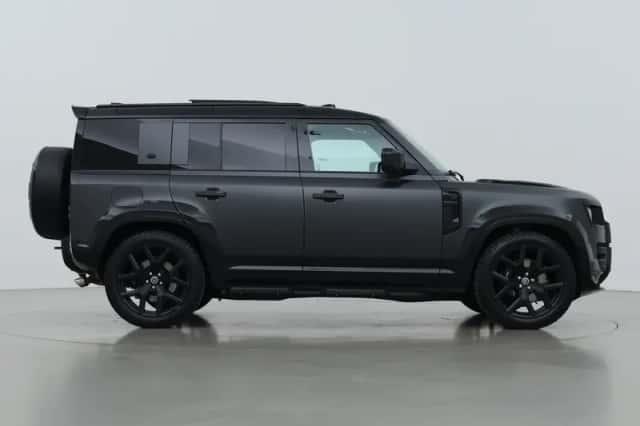 Land Rover Defender (2022) thumbnail 10