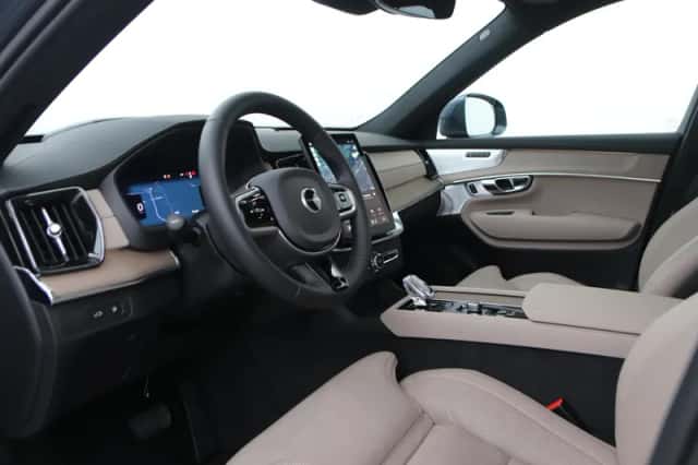 Volvo XC90 (2026) thumbnail 3