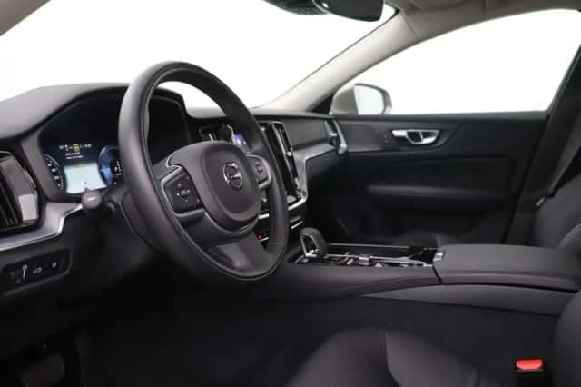 Volvo V60 (2021) thumbnail 3