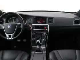 Volvo V60 (2018) thumbnail 4