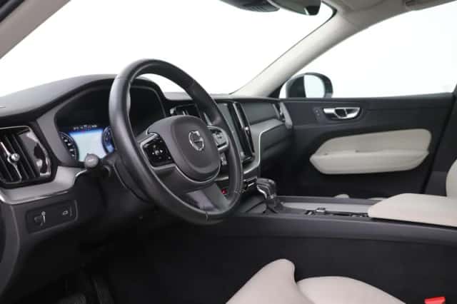 Volvo XC60 (2019) thumbnail 3