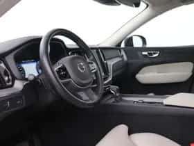 Volvo XC60 (2019) thumbnail 3
