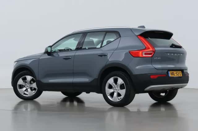 Volvo XC40 (2022) thumbnail 2